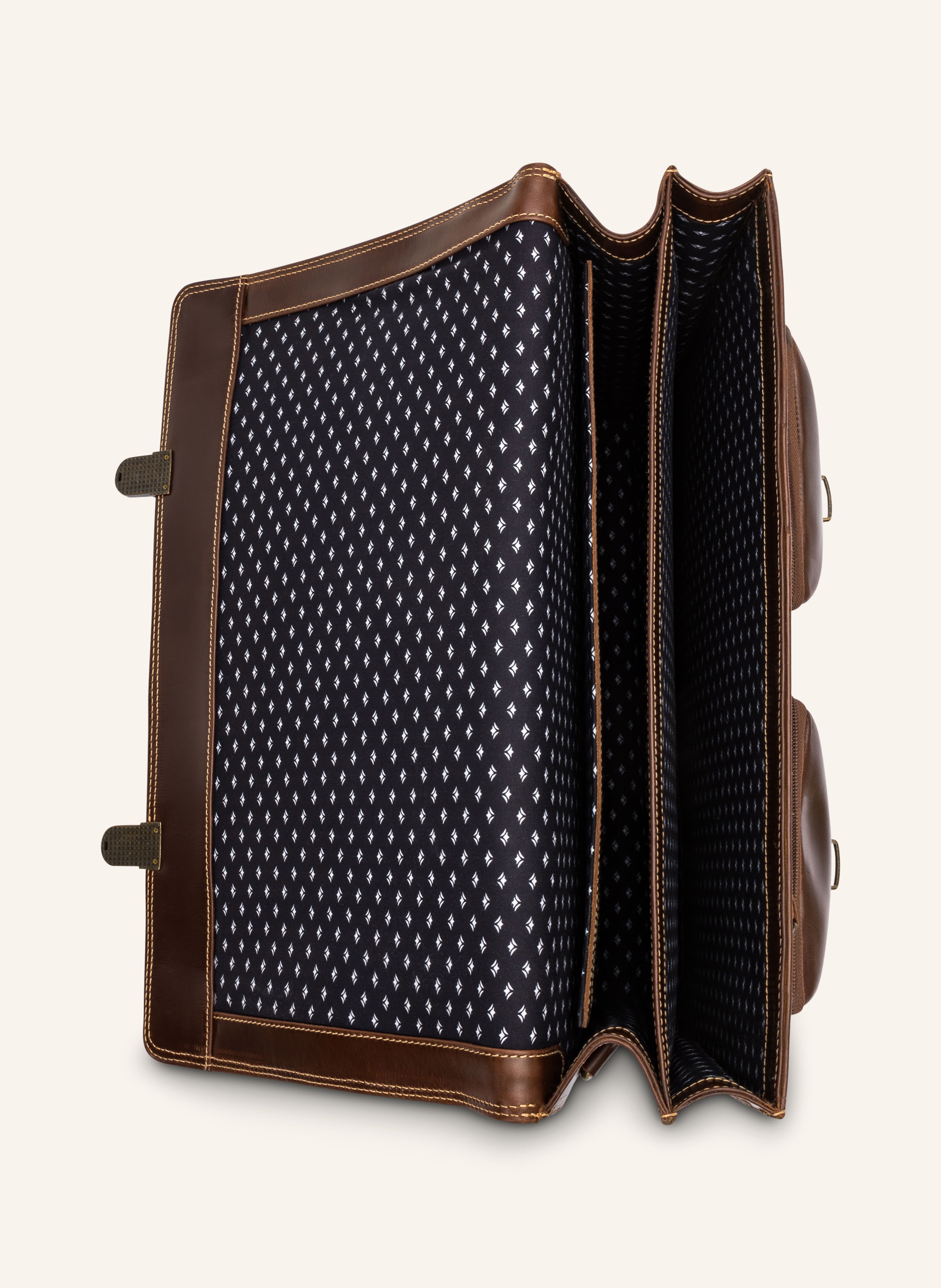 Leather Messenger Bag Nevada – Buckle and Seam