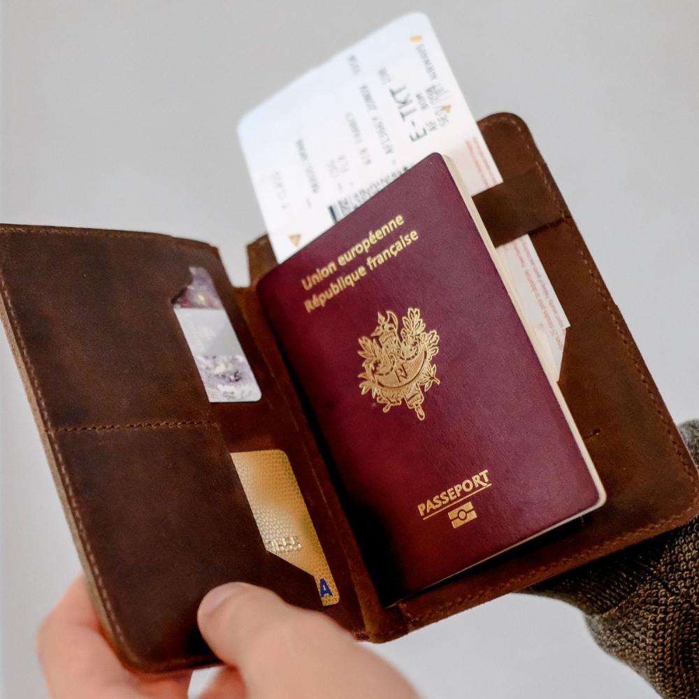 Leather Passport Holder Concorde Brown
